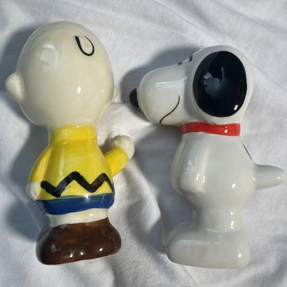 Peanuts Charlie Brown & Snoopy Durastone Ceramic Salt & Pepper Shaker Set NEW